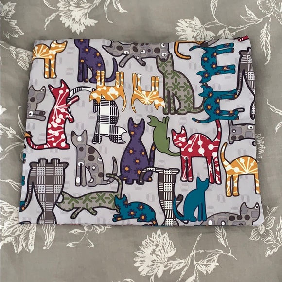 LeSportsac Multicolor Cat Zipper Cosmetic Bag - Picture 2 of 2